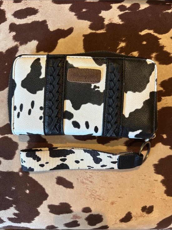 Wrangler Handbags - Wrangler Black and White Cowprint Wristlet Wallet